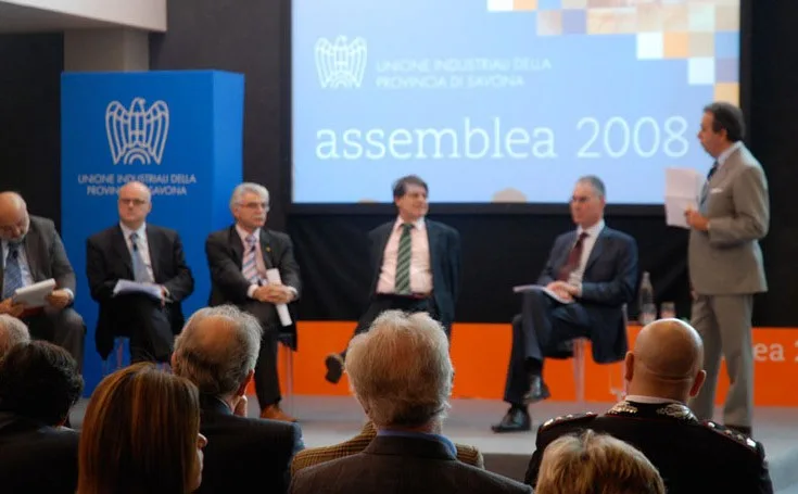 Relatori sul palco durante l'assemblea 2008 dell'Unione Industriali di Savona