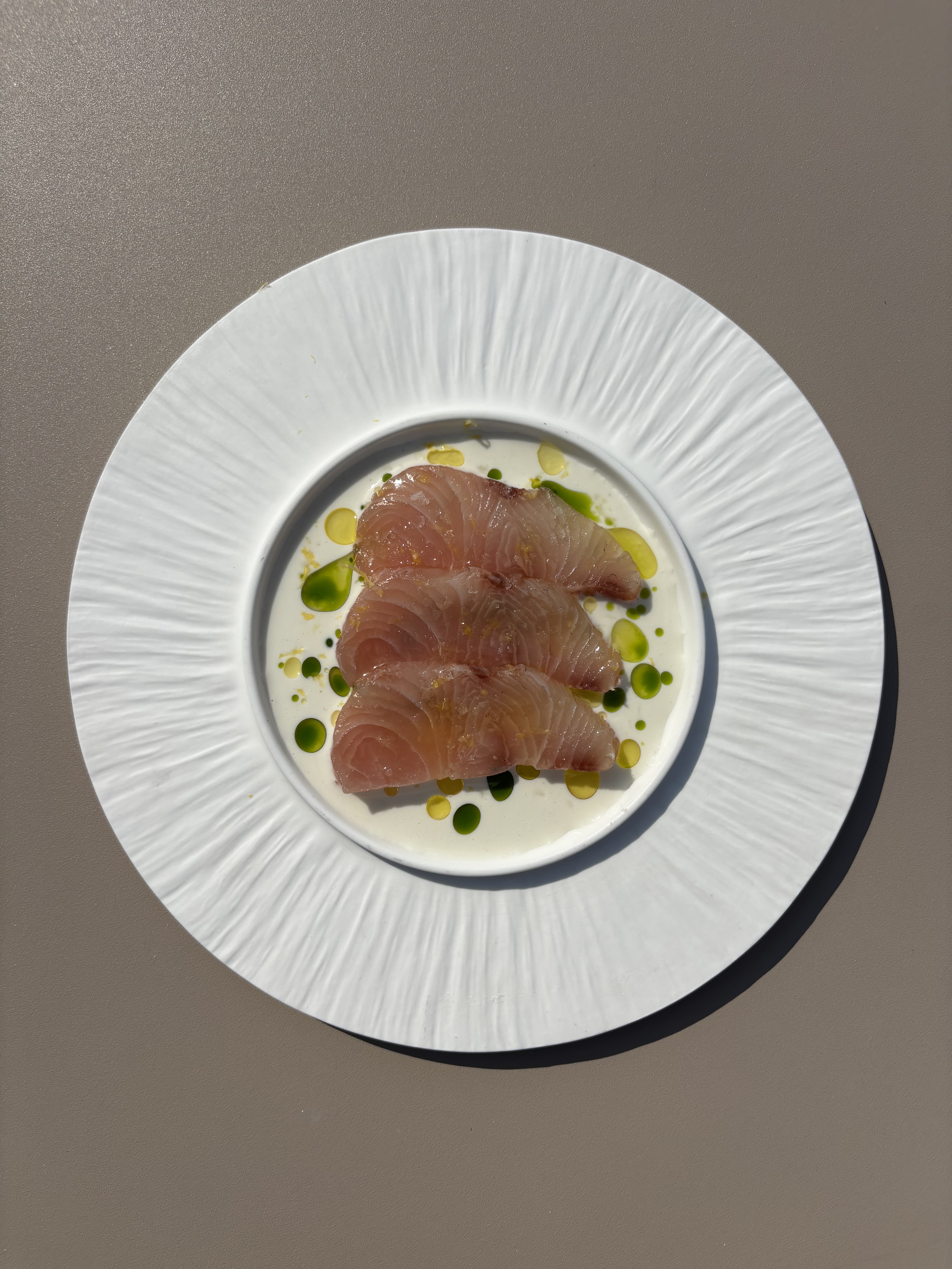 Savarin con Crema alla Vaniglia e agrumi ,Salsa Caramello e Passion Fruit