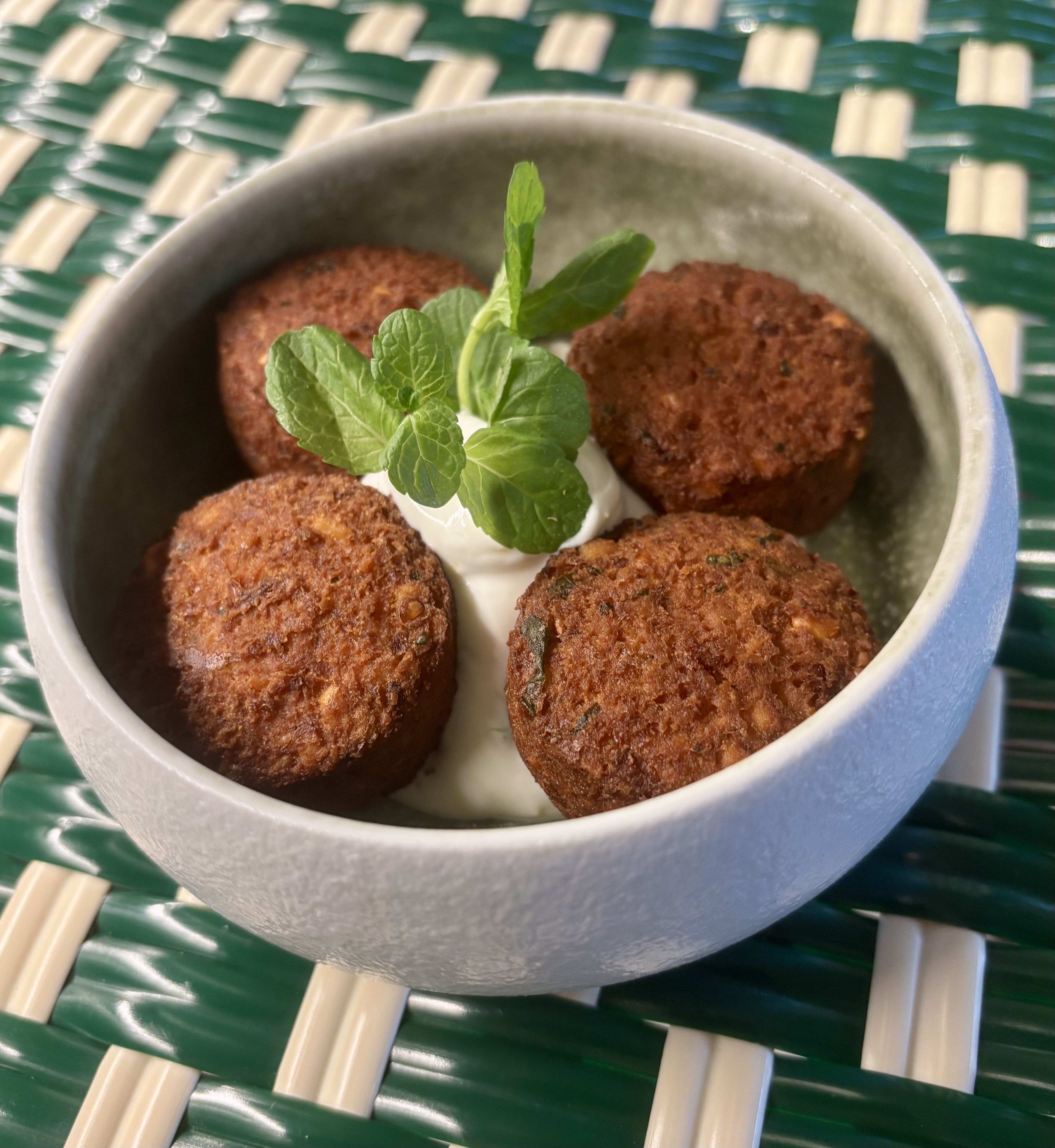 Falafel con Salsa allo Yogurt e mentuccia