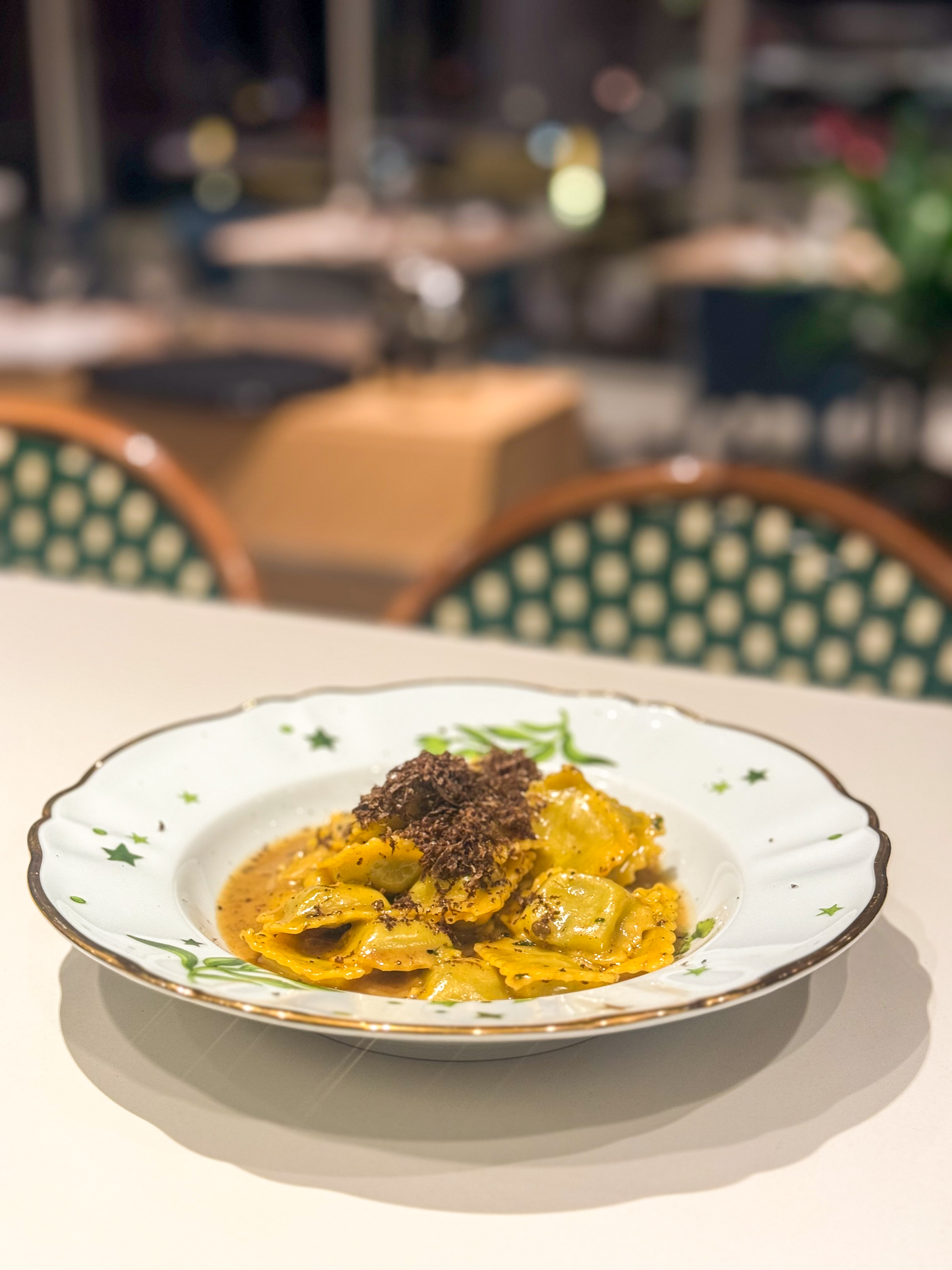 Raviolo della Briga con Fondo Bruno e Tartufo Nero