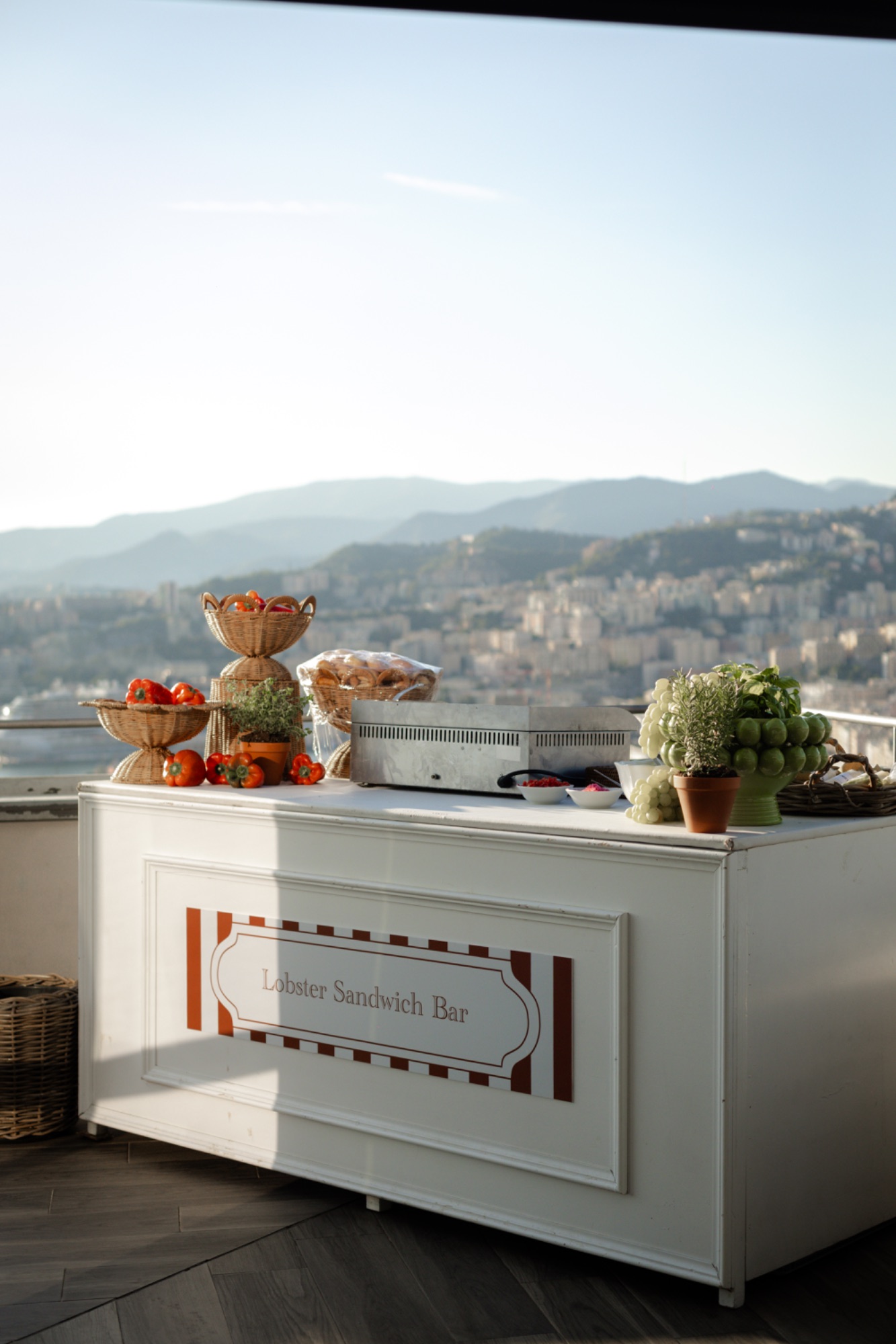 Il buffet del Lobster Sandwich Bar allestito sulla Terrazza Colombo