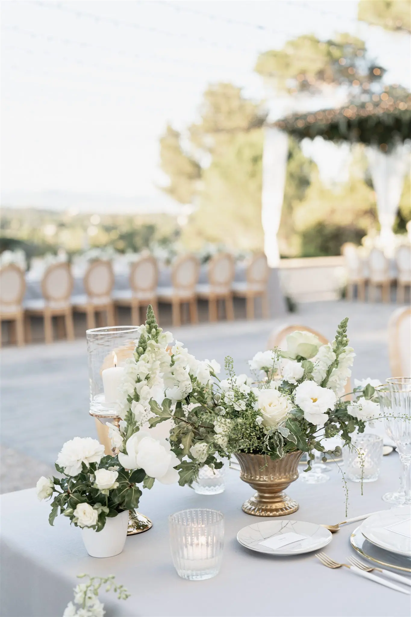 Bastide du Roy 婚宴餐桌上的花艺细节